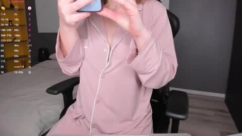 gigihadd online show from February 4, 3:05 pm