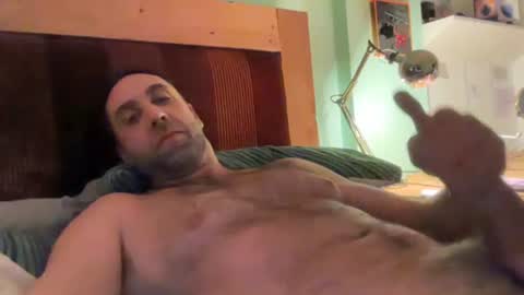 Snapshot of gilber10101 chatting on October 30, 5:19 am gilber10101 online show from October 30, 5:19 am