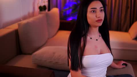 Snapshot of ginavalentinna chatting on March 1, 10:53 pm Gina online show from March 1, 10:53 pm