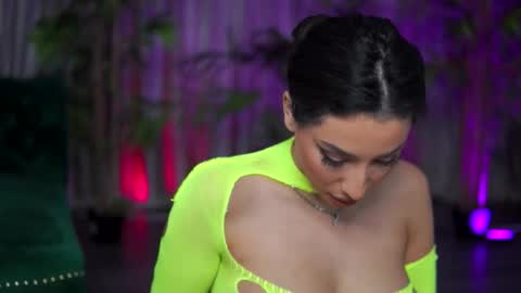 Snapshot of ginavalentinna chatting on October 19, 7:07 pm Gina online show from October 19, 7:07 pm