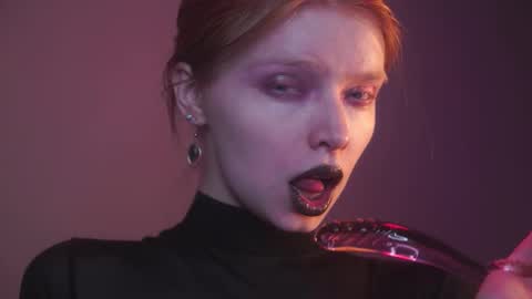        im expecting 350 thumbs up on my altar   online show from September 14, 10:44 pm