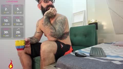gio_lorenz online show from December 1, 1:20 pm