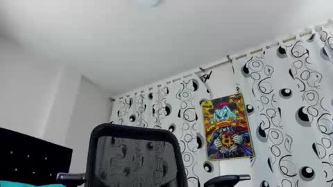 GIOMAR REYES online show from November 6, 4:48 am