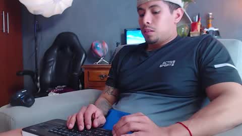 piggy boy online show from November 24, 7:01 pm