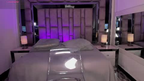 GIRL GRAY online show from July 2, 7:08 pm