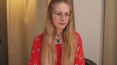 Nikki online show from September 10, 7:15 pm