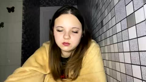 girl_shy07 online show from December 13, 8:15 pm