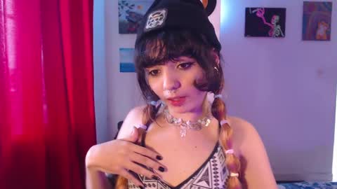 Snapshot of girlredkush chatting on December 5, 8:38 pm Ann online show from December 5, 8:38 pm