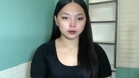 Rhaine online show from November 17, 6:21 pm