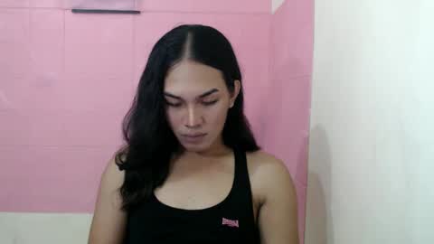 Rhaine online show from December 13, 3:05 am