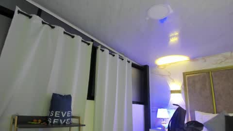     online show from April 9, 8:42 am