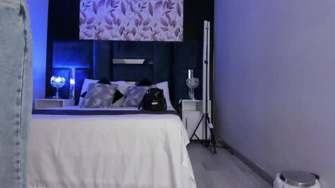     online show from March 27, 10:16 am