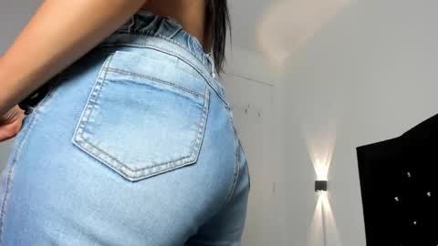 Gisell online show from April 20, 1:58 pm