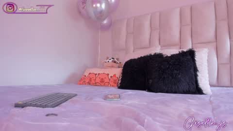 Snapshot of giselle_js chatting on October 20, 8:14 pm Instagram gisellee 22 online show from October 20, 8:14 pm