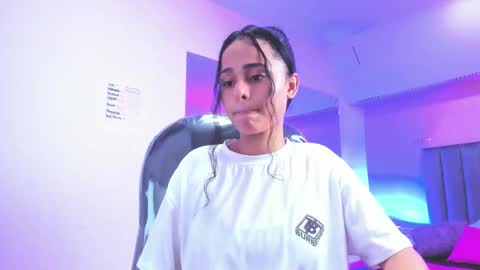 GISELLE ROLDAN online show from January 11, 4:18 am