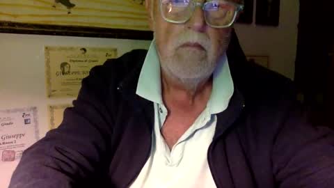 giutomma930394 online show from May 12, 10:30 pm