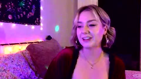 Snapshot of givemesweetdreams chatting on October 23, 12:56 am givemesweetdreams online show from October 23, 12:56 am