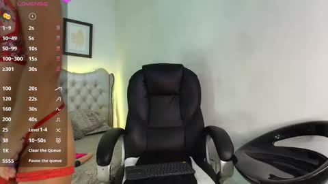 glamwtigress online show from February 23, 7:49 pm