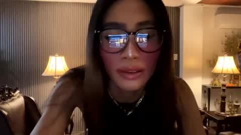 gleiahong online show from March 11, 8:45 pm