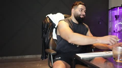 Matthew .. for short call me Matt online show from March 29, 9:27 pm