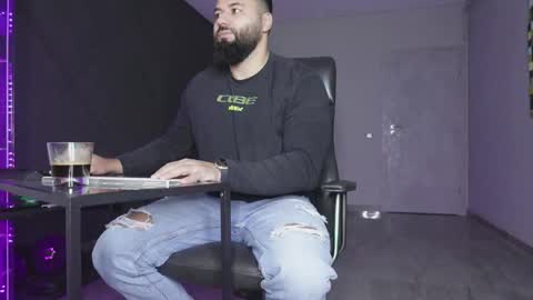 Matthew .. for short call me Matt online show from December 14, 4:41 am