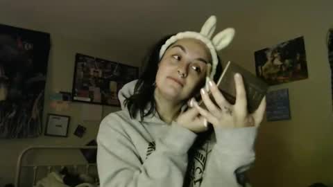 anna online show from November 29, 7:05 am