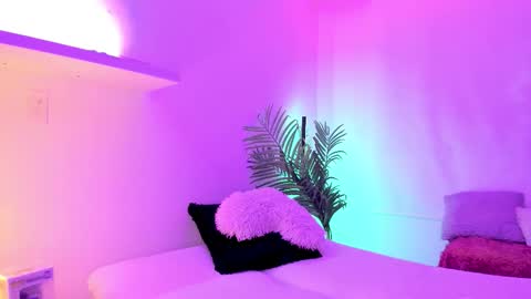 Mimi online show from December 22, 5:31 pm