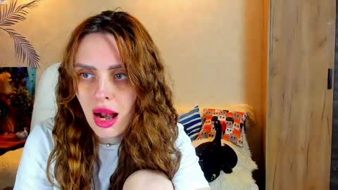 Gloria Wood online show from May 3, 6:03 pm
