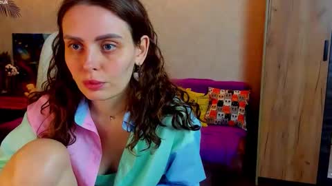 Gloria Wood online show from September 15, 8:10 pm