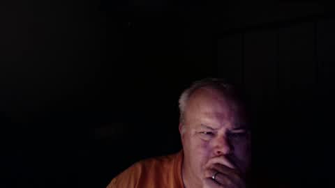 gmctruckguy online show from April 29, 1:21 am