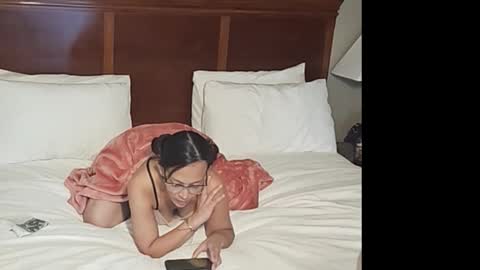 gneforever online show from November 15, 6:15 am