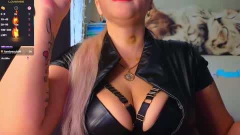 Mrs. Isabella online show from March 20, 3:33 am