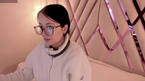 M A R T I N A  online show from April 16, 12:27 pm