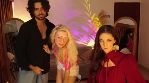   330 UTC2 girls   online show from May 22, 3:02 am