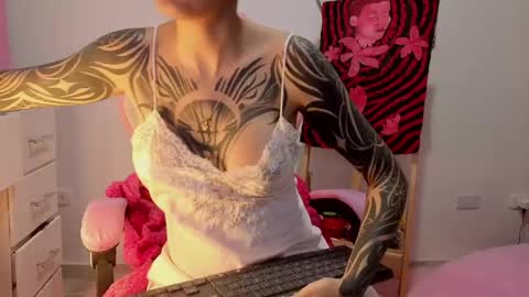 vee online show from April 17, 3:09 am