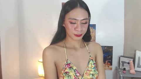 Snapshot of goddessnianxx chatting on October 4, 9:40 am Kyla and Nian online show from October 4, 9:40 am
