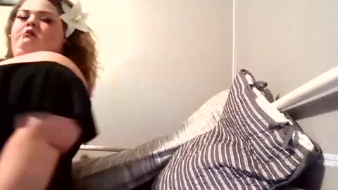 godessisabella online show from October 14, 6:05 am