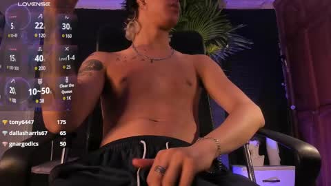 Snapshot of godly_huan chatting on February 28, 7:15 am HUAN online show from February 28, 7:15 am