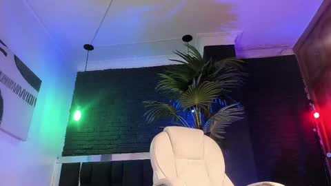 Snapshot of godly_huan chatting on February 21, 9:34 am HUAN online show from February 21, 9:34 am