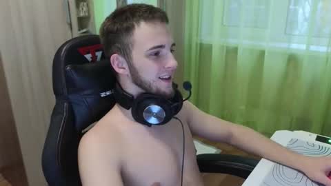 Golden boyyy21 online show from December 5, 8:35 am