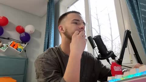 Golden boyyy21 online show from March 12, 1:51 pm