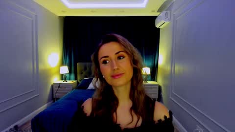 Olivia online show from November 25, 7:45 pm