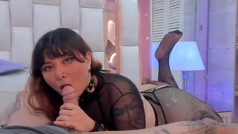 goldentemptation_ online show from June 4, 8:15 pm