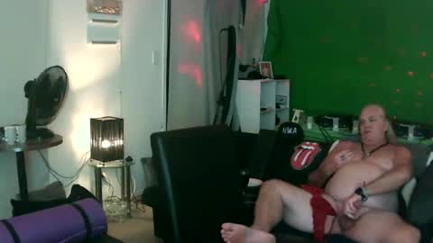 goldyguy011 online show from February 25, 6:44 pm