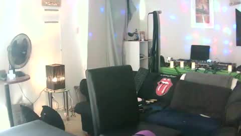 goldyguy011 online show from February 14, 5:09 am