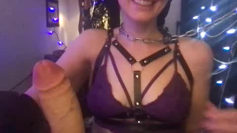 goldynsilvyrempress online show from May 25, 2:28 am