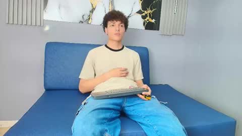 Gomez online show from March 27, 7:48 pm