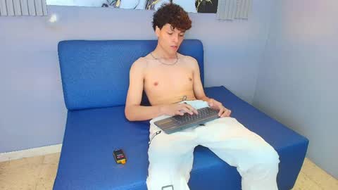 Gomez online show from March 30, 7:36 pm