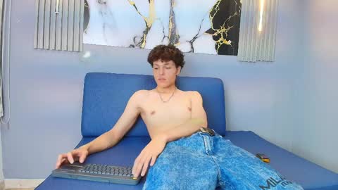 Gomez online show from March 31, 7:47 pm