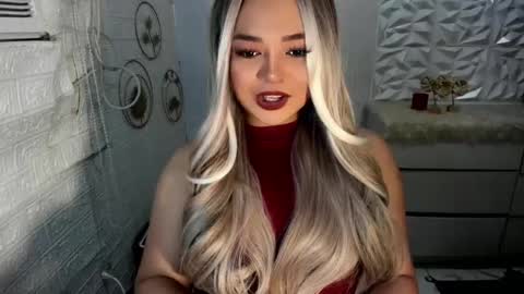 Snapshot of gorgeousamandarose chatting on October 18, 12:48 am Amanda rose online show from October 18, 12:48 am